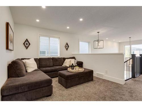 55 Walcrest View Se, Calgary, AB - Indoor Photo Showing Living Room