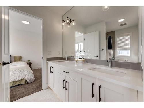 55 Walcrest View Se, Calgary, AB - Indoor Photo Showing Bathroom