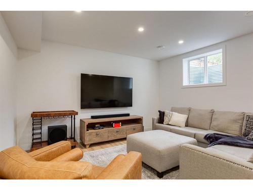 55 Walcrest View Se, Calgary, AB - Indoor Photo Showing Living Room