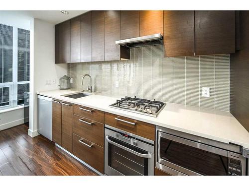 455-222 Riverfront Avenue Sw, Calgary, AB - Indoor Photo Showing Kitchen With Upgraded Kitchen