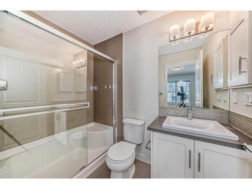 90 Sherwood Row Nw, Calgary, AB - Indoor Photo Showing Bathroom