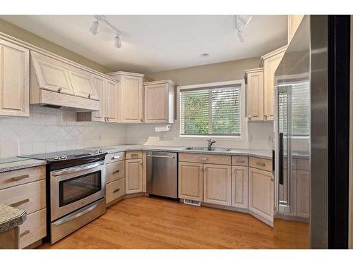 413 26 Avenue Nw, Calgary, AB - Indoor Photo Showing Kitchen With Double Sink