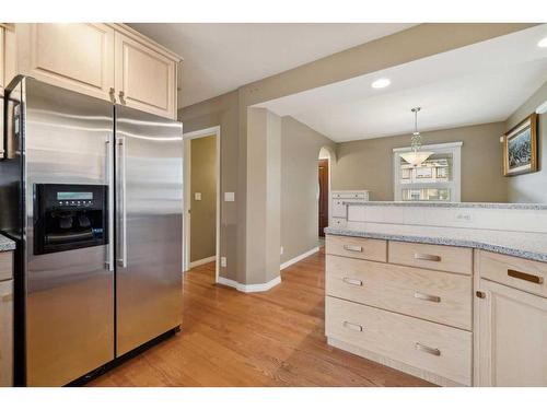 413 26 Avenue Nw, Calgary, AB - Indoor Photo Showing Kitchen