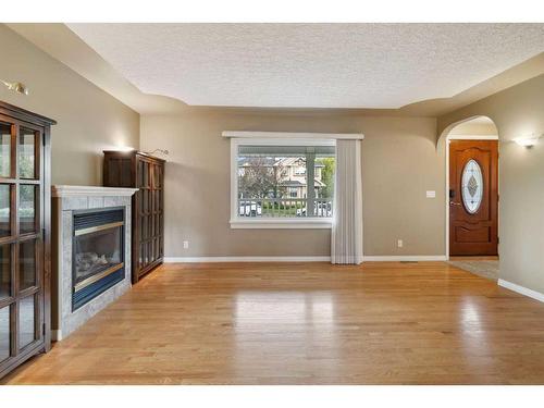 413 26 Avenue Nw, Calgary, AB - Indoor Photo Showing Living Room With Fireplace