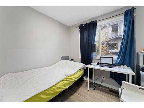 2617 60 Street Ne, Calgary, AB - Indoor Photo Showing Bedroom