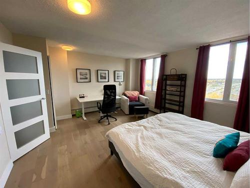 1703-4944 Dalton Drive Nw, Calgary, AB - Indoor Photo Showing Bedroom