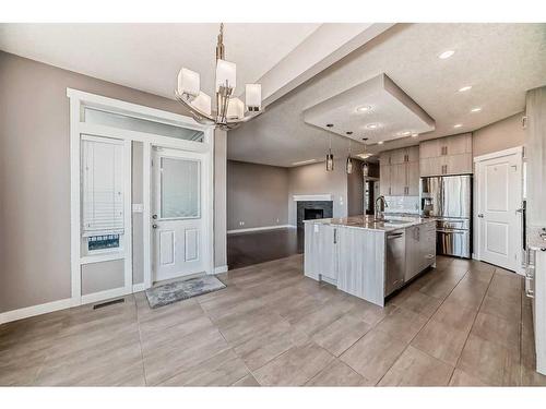 558 Sherwood Boulevard Nw, Calgary, AB - Indoor Photo Showing Kitchen