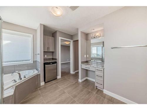 558 Sherwood Boulevard Nw, Calgary, AB - Indoor