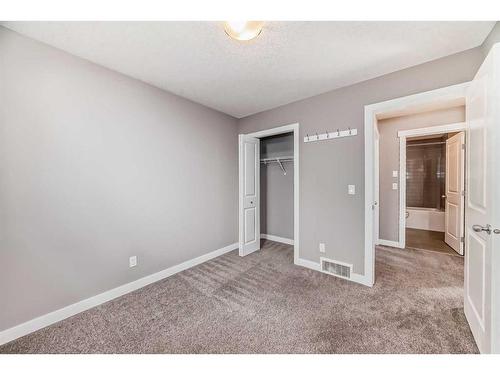 558 Sherwood Boulevard Nw, Calgary, AB - Indoor Photo Showing Other Room