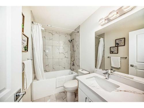 103 Olympia Drive Se, Calgary, AB - Indoor Photo Showing Bathroom