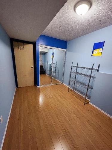 E-1403 44 Street Se, Calgary, AB - Indoor Photo Showing Other Room