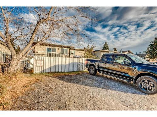 E-1403 44 Street Se, Calgary, AB - Outdoor