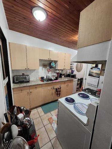 E-1403 44 Street Se, Calgary, AB - Indoor Photo Showing Kitchen