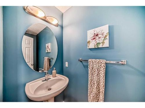 2 Evansbrooke Manor Nw, Calgary, AB - Indoor Photo Showing Bathroom