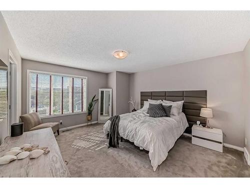 2 Evansbrooke Manor Nw, Calgary, AB - Indoor Photo Showing Bedroom