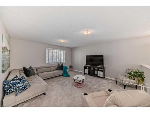 2 Evansbrooke Manor Nw, Calgary, AB - Indoor Photo Showing Living Room