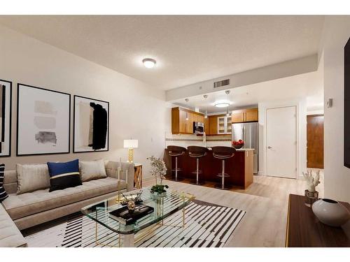 1701-817 15 Avenue Sw, Calgary, AB - Indoor Photo Showing Living Room