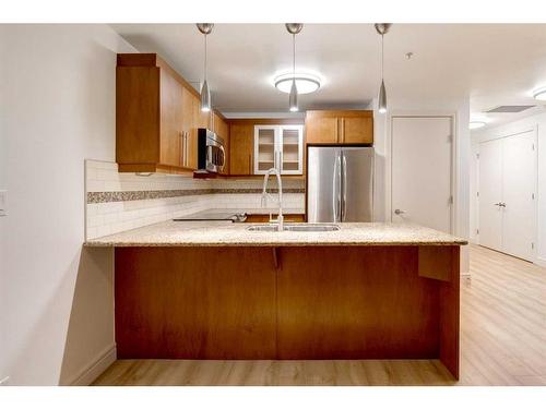 1701-817 15 Avenue Sw, Calgary, AB - Indoor Photo Showing Kitchen