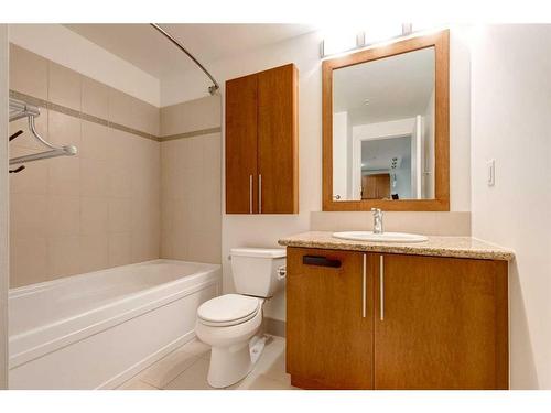 1701-817 15 Avenue Sw, Calgary, AB - Indoor Photo Showing Bathroom