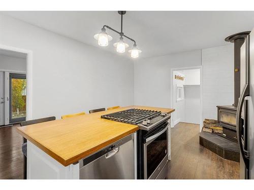 5614 51 Street, Olds, AB - Indoor Photo Showing Kitchen