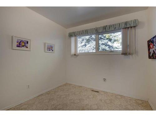 639 1 Street North, Vulcan, AB - Indoor Photo Showing Other Room