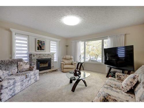 639 1 Street North, Vulcan, AB - Indoor Photo Showing Living Room With Fireplace