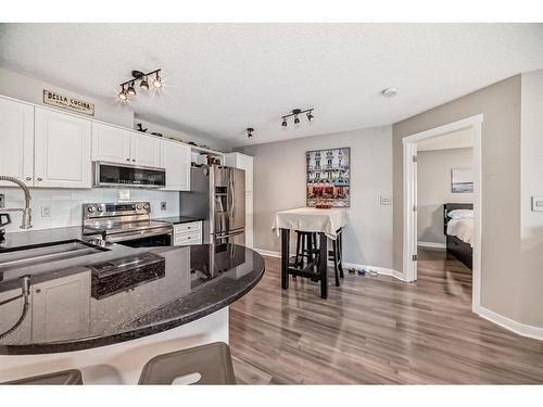 312-20 Sierra Morena Mews Sw, Calgary, AB - Indoor Photo Showing Kitchen