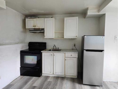 444 Penworth Rise Se, Calgary, AB - Indoor Photo Showing Kitchen