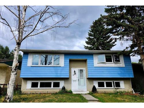 444 Penworth Rise Se, Calgary, AB - Outdoor With Facade