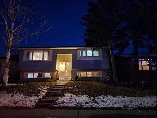 444 Penworth Rise Se, Calgary, AB - Outdoor With Facade