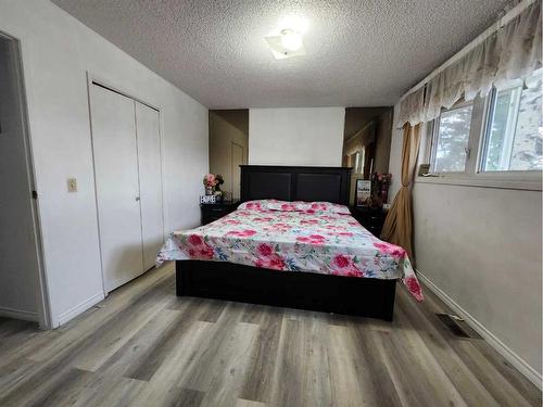 444 Penworth Rise Se, Calgary, AB - Indoor Photo Showing Bedroom