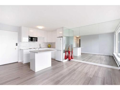 404-316 1 Avenue Ne, Calgary, AB - Indoor Photo Showing Kitchen