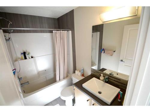 65 Walden Se, Calgary, AB - Indoor Photo Showing Bathroom