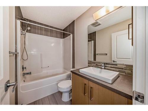 65 Walden Walk Se, Calgary, AB - Indoor Photo Showing Bathroom