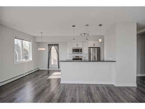 305-611 Edmonton Trail Ne, Calgary, AB - Indoor Photo Showing Kitchen