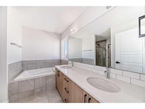 37 Amblefield View Nw, Calgary, AB - Indoor Photo Showing Bathroom