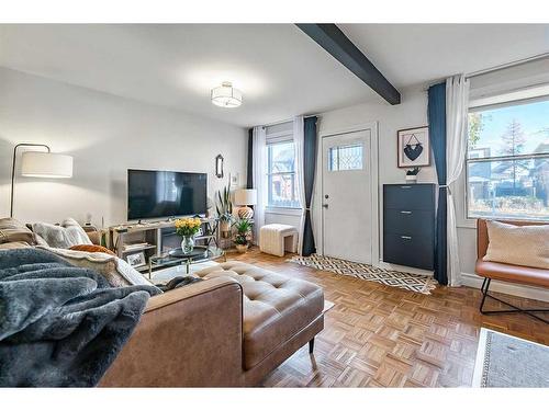 2023 8 Avenue Se, Calgary, AB - Indoor Photo Showing Living Room