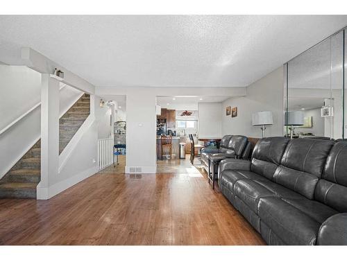 2-131 Templehill Drive Ne, Calgary, AB - Indoor Photo Showing Living Room