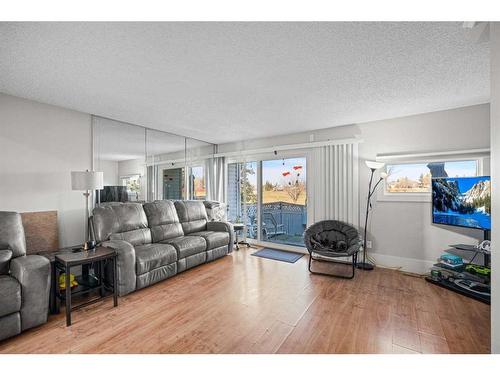 2-131 Templehill Drive Ne, Calgary, AB - Indoor Photo Showing Living Room