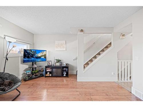 2-131 Templehill Drive Ne, Calgary, AB - Indoor