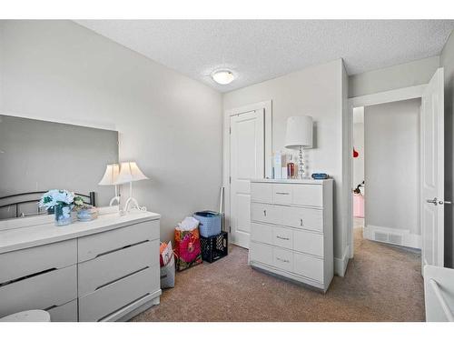 2-131 Templehill Drive Ne, Calgary, AB - Indoor Photo Showing Bedroom