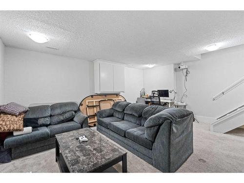 2-131 Templehill Drive Ne, Calgary, AB - Indoor Photo Showing Living Room