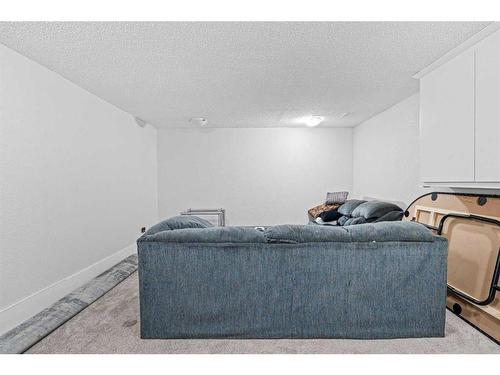 2-131 Templehill Drive Ne, Calgary, AB - Indoor Photo Showing Other Room