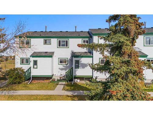 2-131 Templehill Drive Ne, Calgary, AB - Outdoor