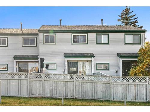 2-131 Templehill Drive Ne, Calgary, AB - Outdoor