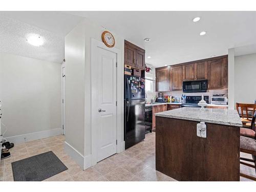 2-131 Templehill Drive Ne, Calgary, AB - Indoor Photo Showing Kitchen