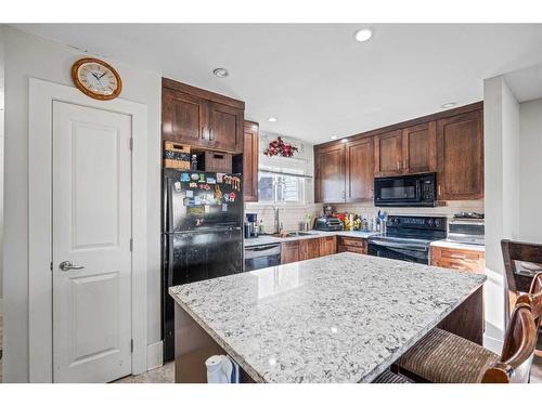 2-131 Templehill Drive Ne, Calgary, AB - Indoor Photo Showing Kitchen