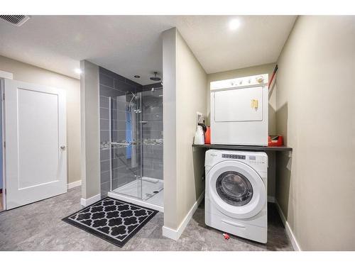 36 Taylor Way Se, Airdrie, AB - Indoor Photo Showing Laundry Room