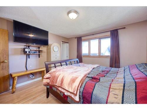 36 Taylor Way Se, Airdrie, AB - Indoor Photo Showing Bedroom