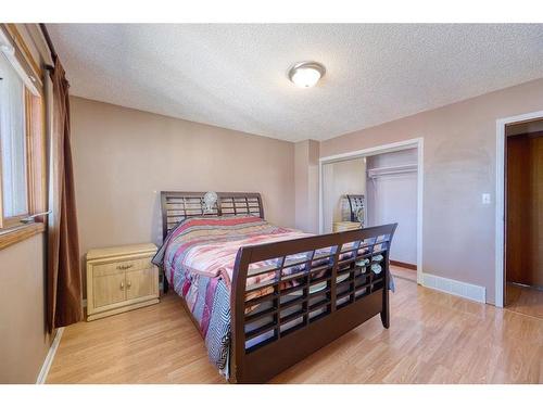 36 Taylor Way Se, Airdrie, AB - Indoor Photo Showing Bedroom